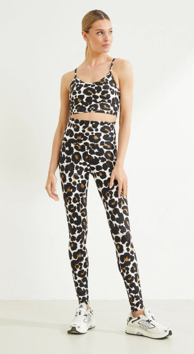 Deblon Sports Lifting Leggings Celine Leopard Stone Grey Hoher Bund Slim-Fit Model 4