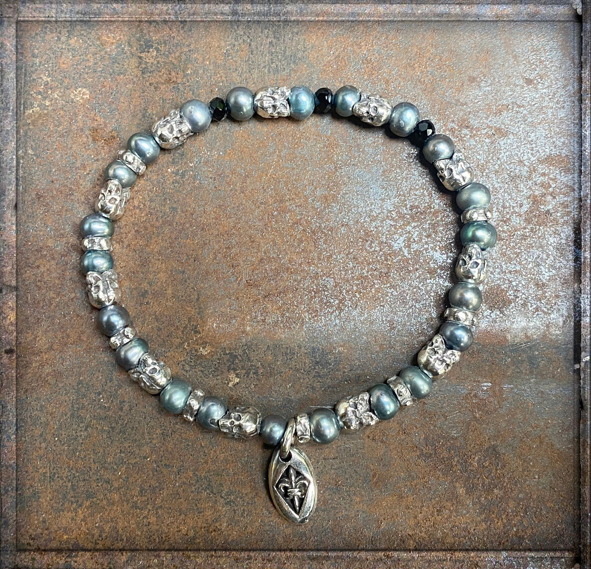 Elfcraft Armband Skulls Sterling Silber Süßwasserperlen Grau Dehnbar Unisex