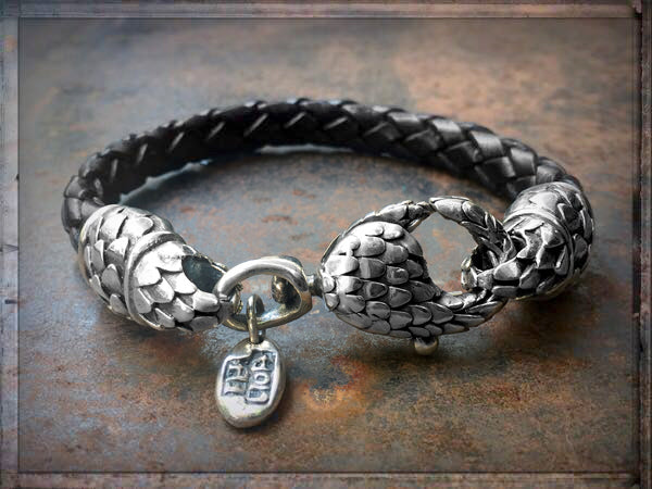 Elfcraft Lederarmband Geflochten Schwarz Karabiner Drachenschuppen-Optik Lilie 925 Sterling Silber Massiv