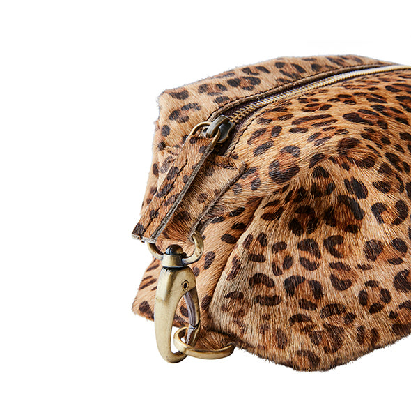 Kosmetiktasche Leoparden-Print Kurzfell Leder Oxford Affari of Sweden Detail