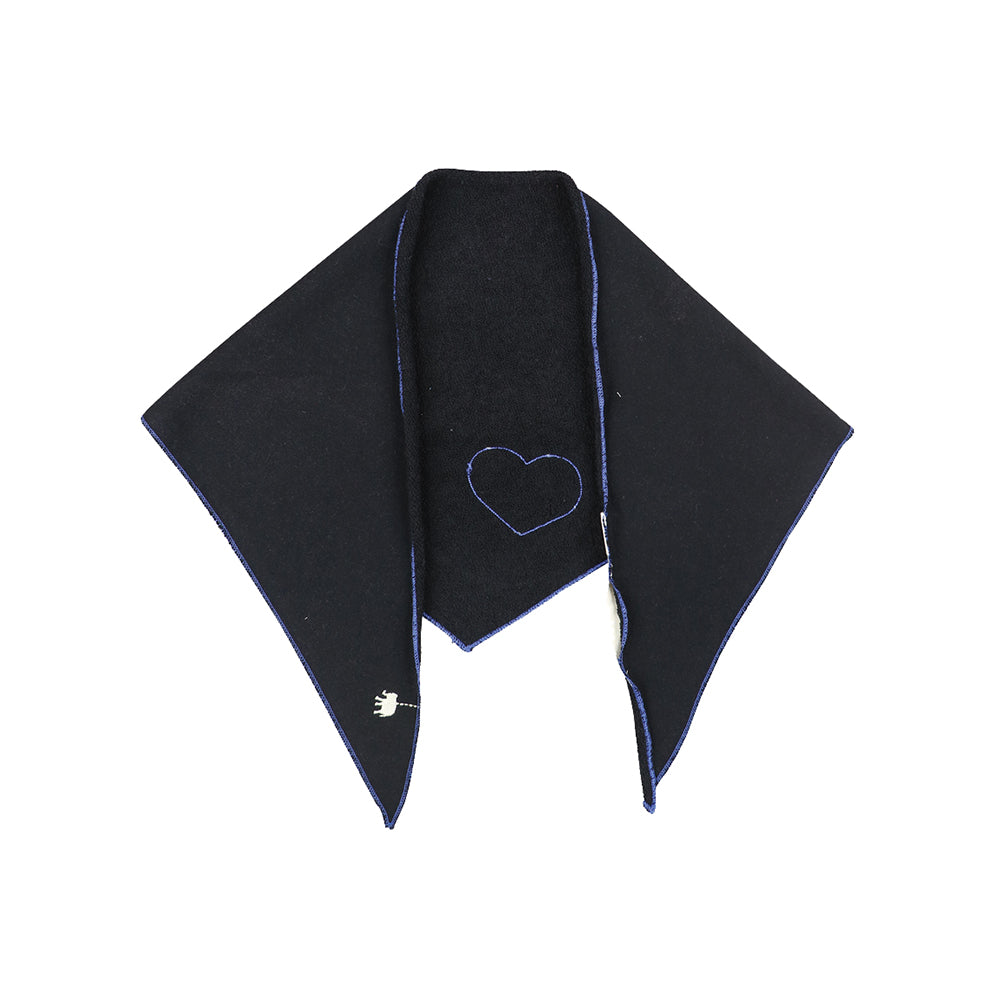 Love Joy Victory Dreieckstuch Mari Schwarz Blau mit Herzstickerei und Raw-Edge-Kanten