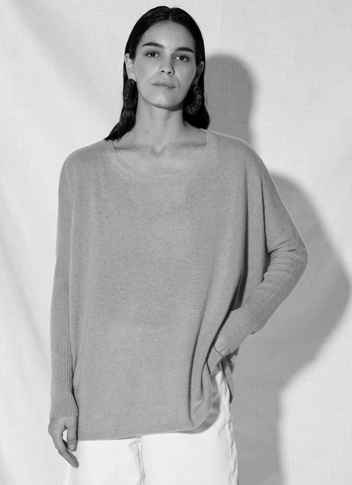 Notshy Kaschmir Poncho Pullover Agnes Rippärmel Entspannte Passform Seitenschlitze Rundhals Model