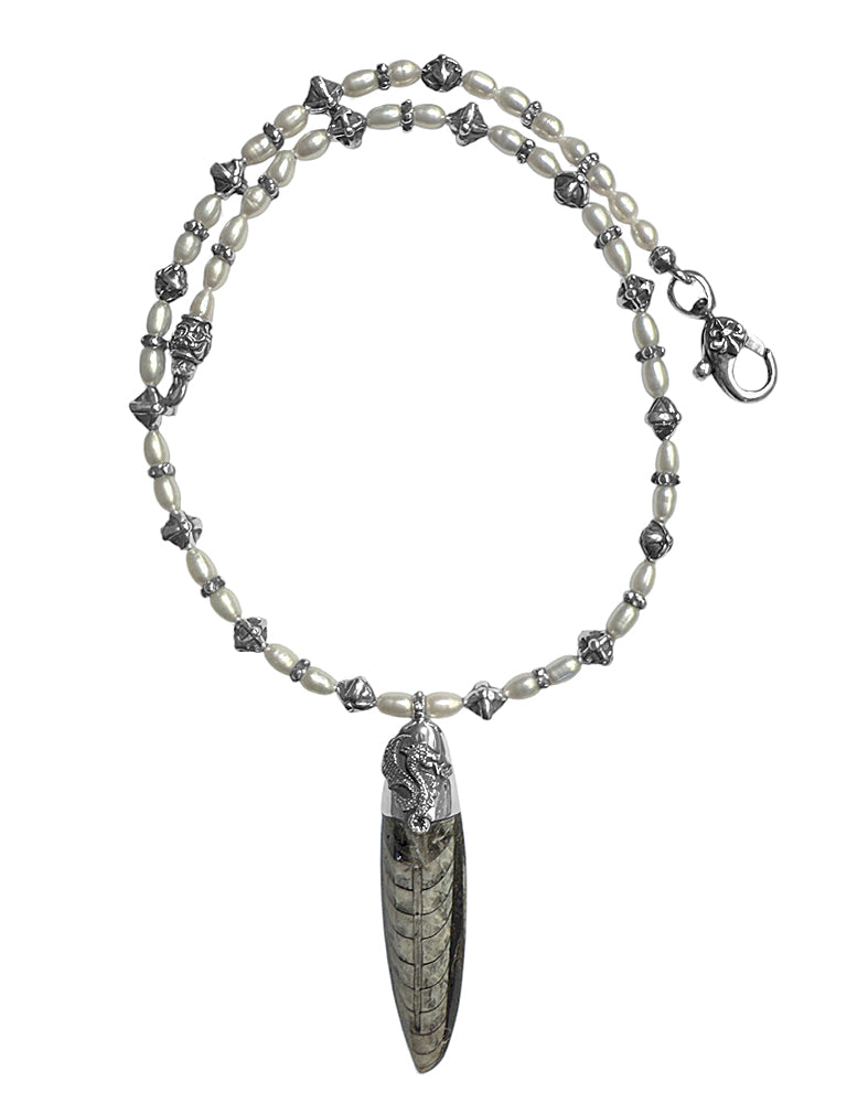 Elfcraft Kette Weiße Perlen Sterling Silber Orthoceras Fossil Anhänger Drachenfassung Unisex Detail