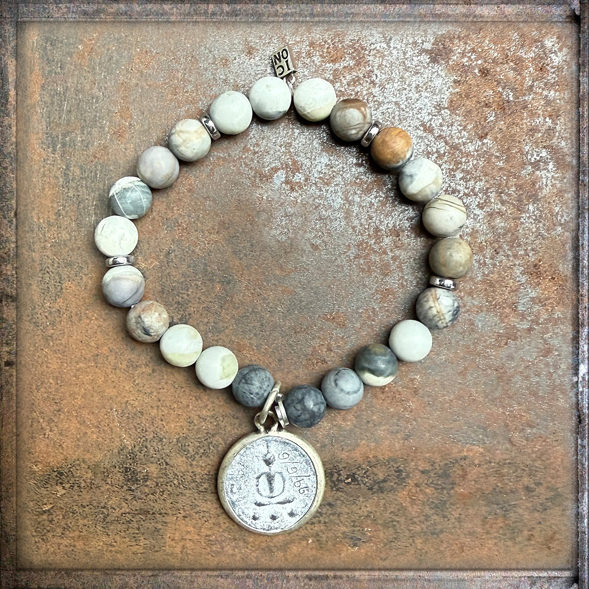 ICON Design Living Armband Buddha-Anhänger Shanti Jaspis Grau Dehnbar