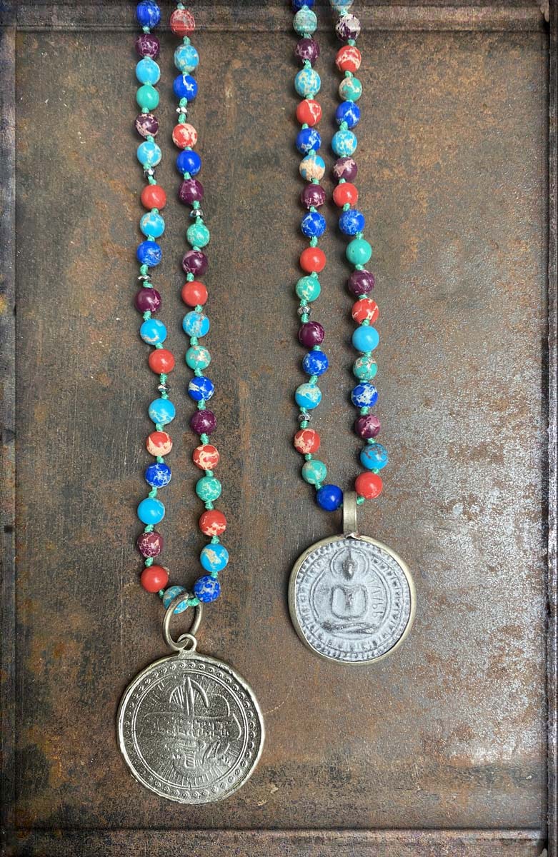 ICON Design Living Buddhakette Münze Rund Jaspis Multicolor Rot Türkis Blau 6 mm 90 cm Lang