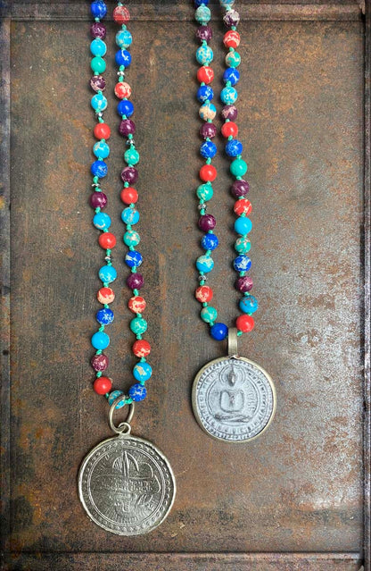 ICON Design Living Buddhakette Münze Rund Jaspis Multicolor Rot Türkis Blau 6 mm 90 cm Lang