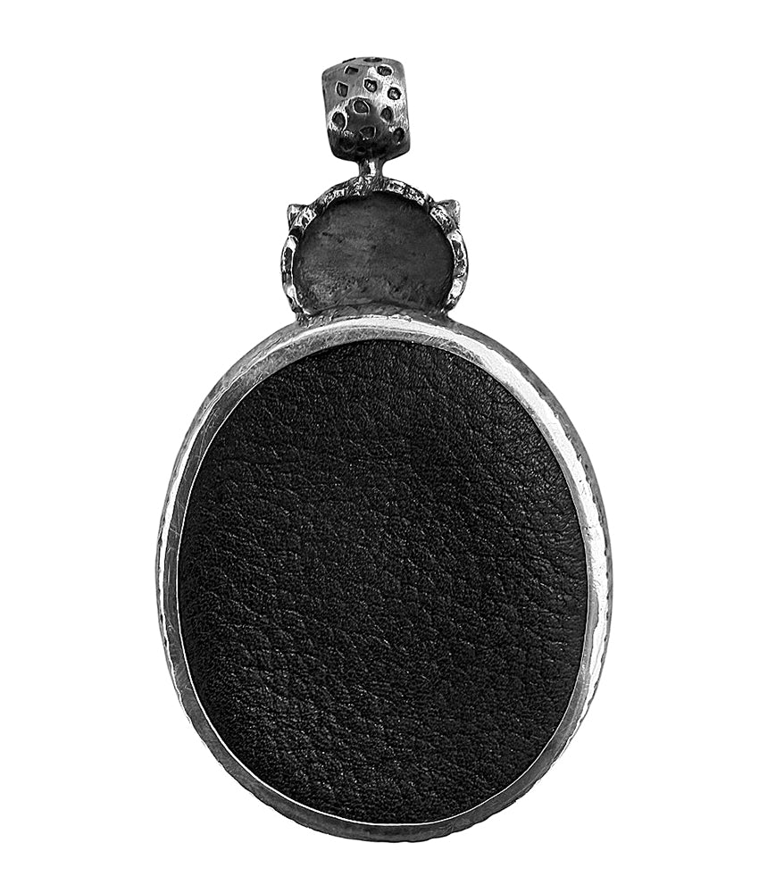 Leopardenkopf-Anhänger Prehnit Cabochon Schwarze Brillanten Leder Schwarz 925 Sterling Silber Unikat 8,6 cm Rückseite