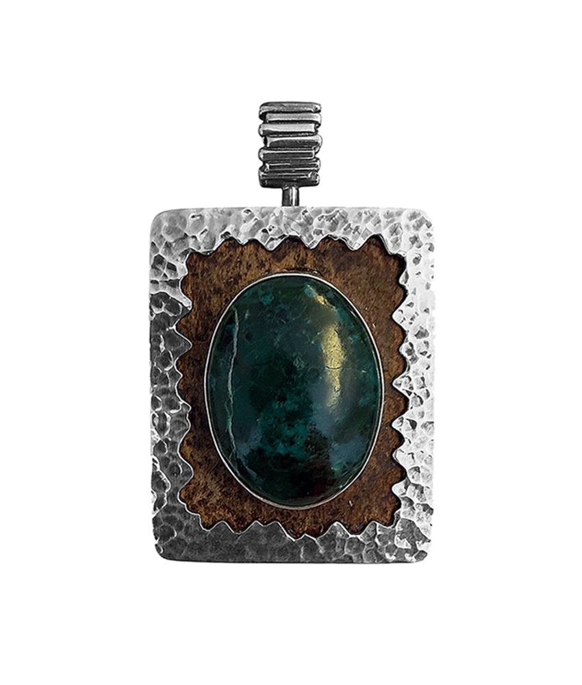 Rechteckiger Anhänger Malachit Cabochon Leder Braun Zackenfassung gehämmert 925 Sterling Silber Unisex Unikat
