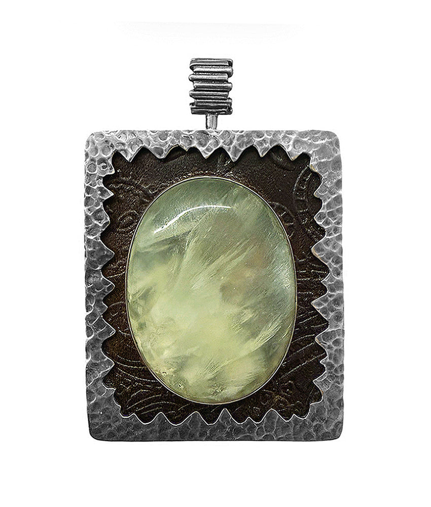 Rechteckiger Anhänger Prenith Cabochon Leder Braun Zackenfassung gehämmert 925 Sterling Silber Unisex Unikat 7,2 cm