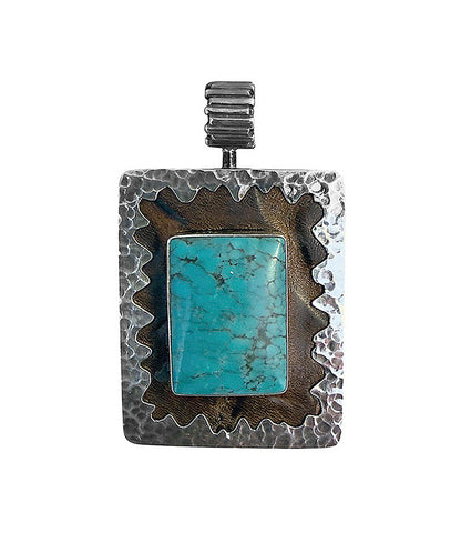 Rechteckiger Anhänger Türkis Cabochon Leder Braun Zackenfassung gehämmert 925 Sterling Silber Unisex Unikat