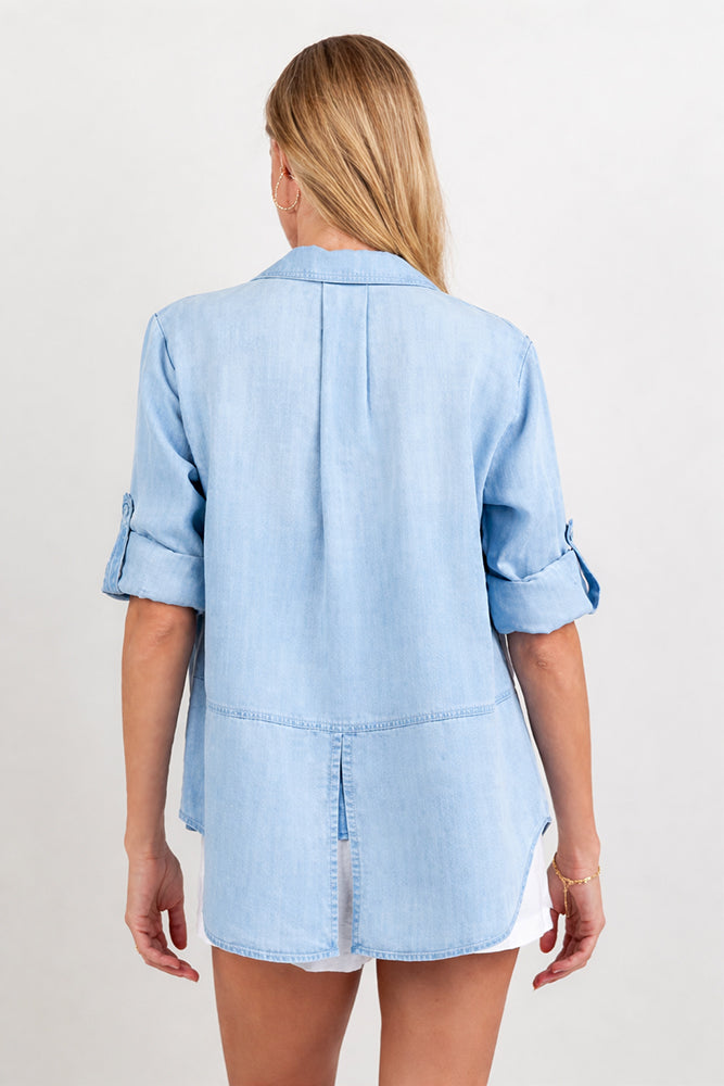 Bella Dahl Denim Bluse Split Back Button Jeans Lyocell Tencel Model 2