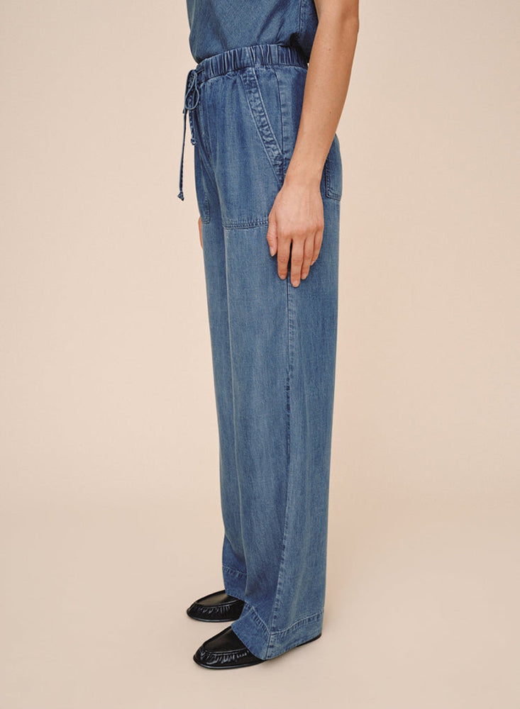 Bella Dahl Denim-Look Hose Wide-Leg Shadow Blue Wash 100 % Lyocell Elastischer Bund Kordelzug Fronttaschen Model Seitlich