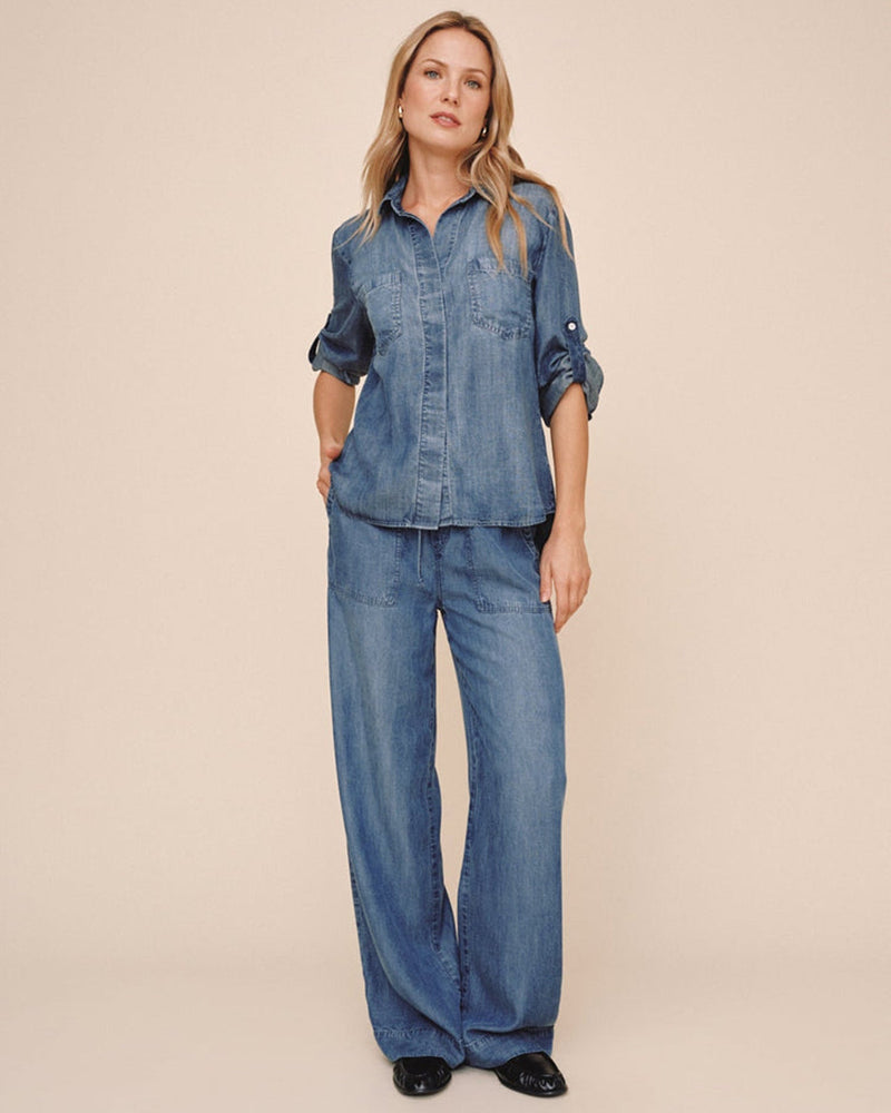 Bella Dahl Denim-Look Hose Wide-Leg Shadow Blue Wash 100 % Lyocell Elastischer Bund Kordelzug Fronttaschen Model
