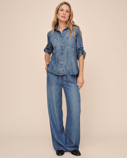 Bella Dahl Denim-Look Hose Wide-Leg Shadow Blue Wash 100 % Lyocell Elastischer Bund Kordelzug Fronttaschen Model