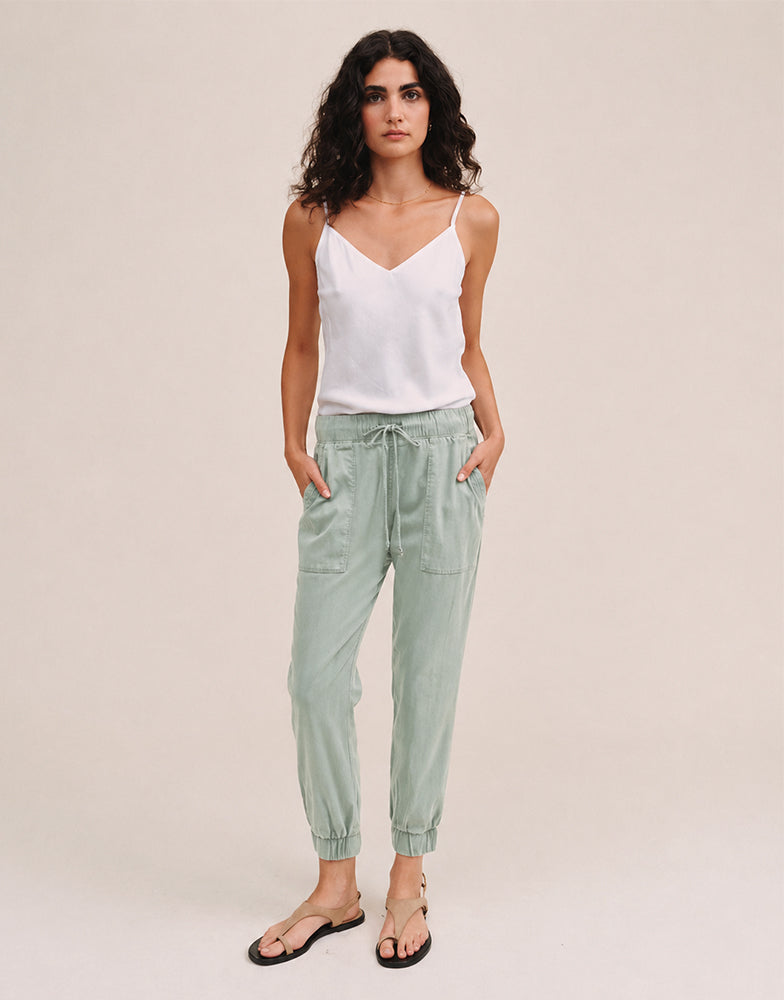 Bella Dahl Denim Hose Pocket Jogger Chelsea Olive Grove Model 1