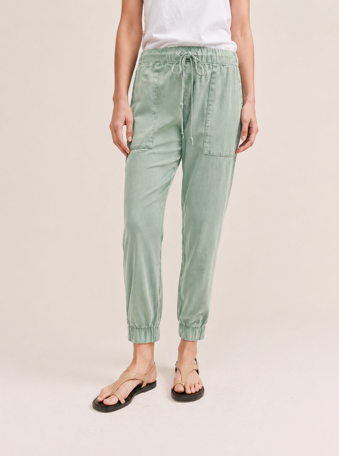 Bella Dahl Denim Hose Pocket Jogger Chelsea Olive Grove Model 2