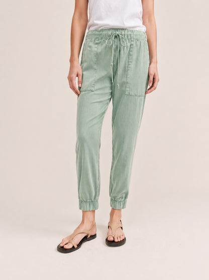Bella Dahl Denim Hose Pocket Jogger Chelsea Olive Grove Model 2
