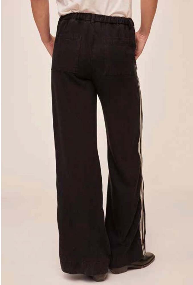 Bella Dahl Hose TENCEL™ Denim-Look Vintage Black Wash Wide-Leg Seitliche Kontraststreifen Elastischer Bund Hinten Rückansicht