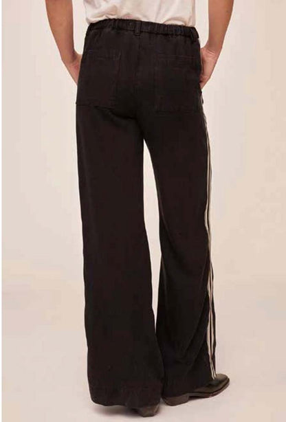 Bella Dahl Hose TENCEL™ Denim-Look Vintage Black Wash Wide-Leg Seitliche Kontraststreifen Elastischer Bund Hinten Rückansicht