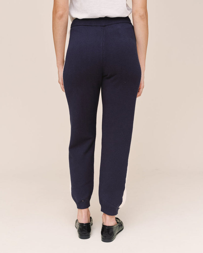 Bella Dahl Jogpants Contrast Stripe Midnight Frost Navy Kontrast-Seitenstreifen Baumwollmix Casual-Look Rückseite