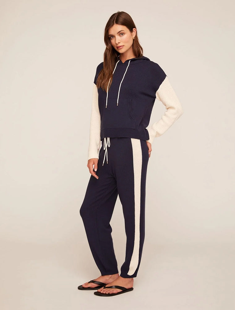 Bella Dahl Jogpants Contrast Stripe Midnight Frost Navy Kontrast-Seitenstreifen Baumwollmix Casual-Look Model Seitlich