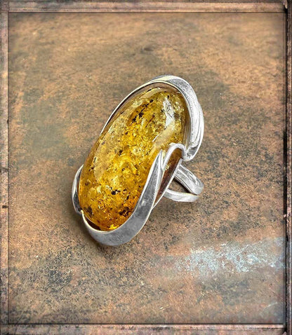Bernsteinring Unikat 925 Sterling Silber Oval Geschwungene Silberfassung Größenverstellbare Ringschiene Seitenansicht