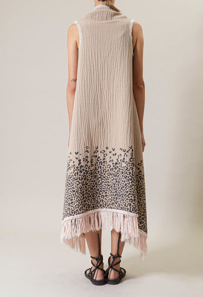 Boho Fransen-Cape Naturfarben Leo-Mix Leoparden-Print Häkel-Saum Ärmellos Herz-Knopfverschluss De'Hart Rückseite