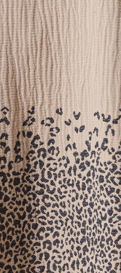 Boho Fransen-Cape Naturfarben Leo-Mix Leoparden-Print Häkel-Saum Ärmellos Herz-Knopfverschluss De'Hart Detail