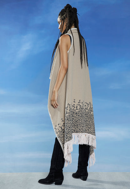 Boho Fransen-Cape Naturfarben Leo-Mix Leoparden-Print Häkel-Saum Ärmellos Herz-Knopfverschluss De'Hart