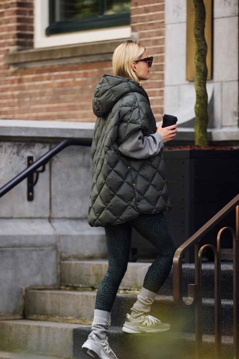 Deblon Sports Oversize Cape Kapuze Catrice Croco Oliv Model 4