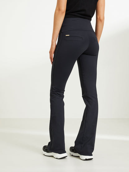 Deblon Sports Lifting Leggings Celine Flared Schwarz Hoher Bund Slim-Fit Ausgestelltes Bein Model 3