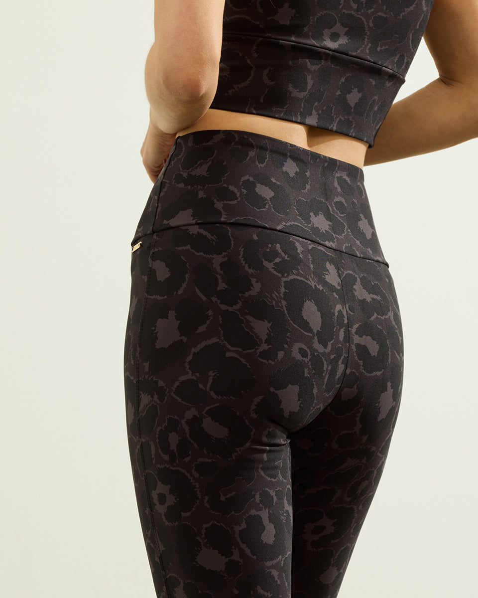 Deblon Sports Lifting Leggings Celine Leopard Stone Grey Hoher Bund Slim-Fit Detail