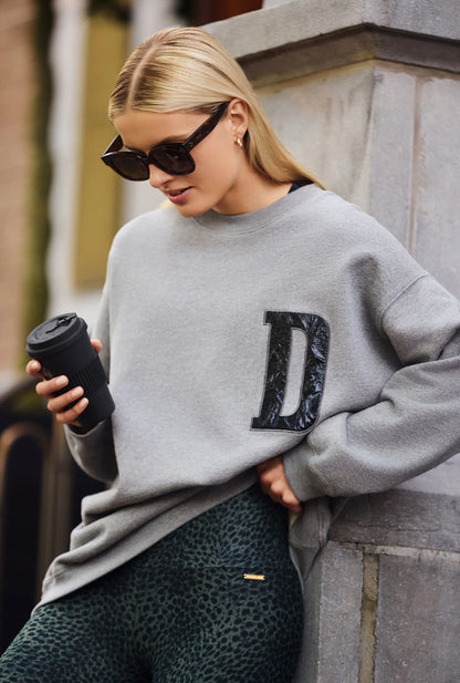 Deblon Sports Sweatshirt Grau D-Patch Schwarz Baumwolle French Terry Unisex Model