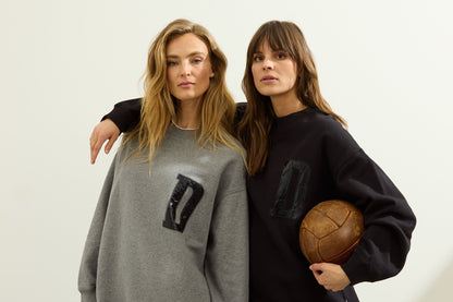 Deblon Sports Sweatshirt Oversize Grau D-Patch Schwarz Baumwolle French Terry Unisex Model