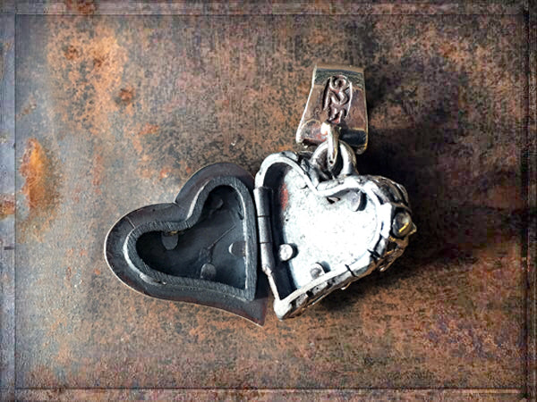 Elfcraft Herz-Medaillon Heart-Of-Sparks-Motive 925 Sterling Silber Massiv Lilien-Karabiner Detail