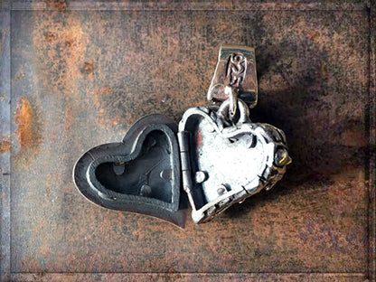 Elfcraft Herz-Medaillon Heart-Of-Sparks-Motive 925 Sterling Silber Massiv Lilien-Karabiner Detail