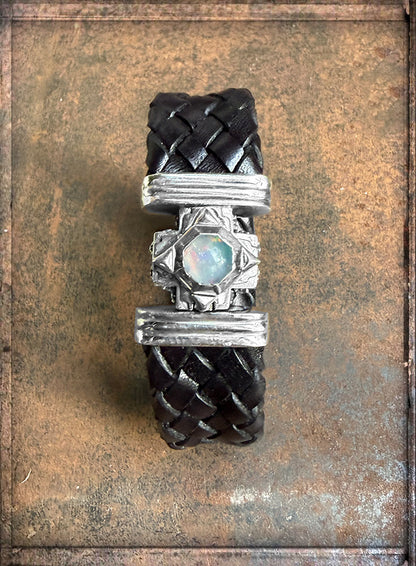 Elfcraft Lederarmband Schwarz Geflochten 22 mm Breit Octagon Cross Oktagon-Kreuz Opal Cabochon 925 Silber Unisex
