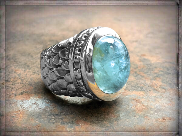 Elfcraft Ring Believe In Your Dreams Aquamarin Cabochon Drachenschuppen-Optik 925 Silber Massiv Seitlich