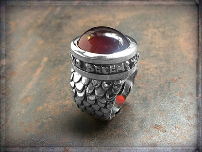 Elfcraft Ring Believe In Your Dreams Fassung Granat Cabochon Drachenschuppen-Optik 925 Sterling Silber Massiv