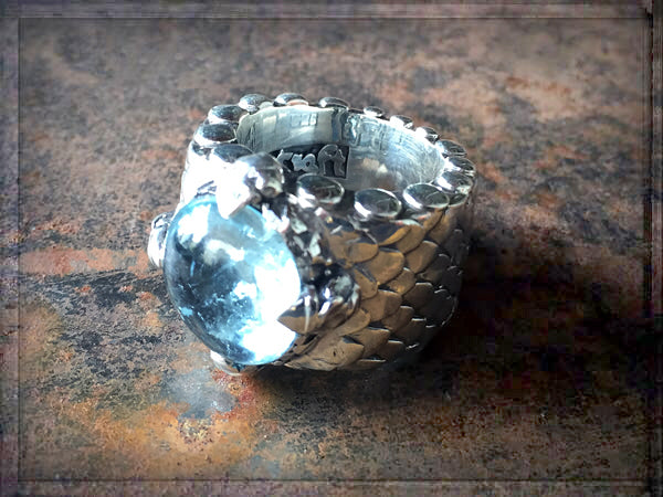 Elfcraft Ring Drachenschuppen-Optik Krappenfassung Aquamarin Cabochon 925 Silber Massiv