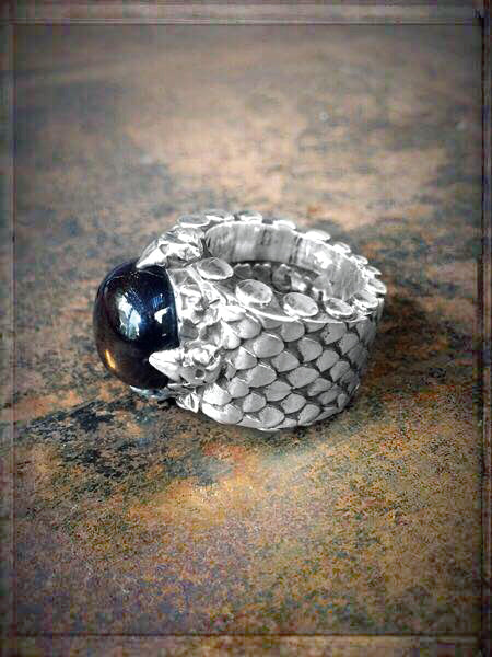 Elfcraft Ring Drachenschuppen-Optik Krappenfassung Rauchquarz Cabochon 925 Sterling Silber Massiv Seitlich