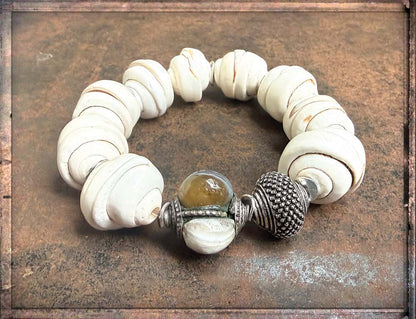 Ethno Armband Unikat Muschelperlen Naturfarben Vintage Hornperle 925 Silber Silberperle Silberelemente Dehnbar Boho-Style