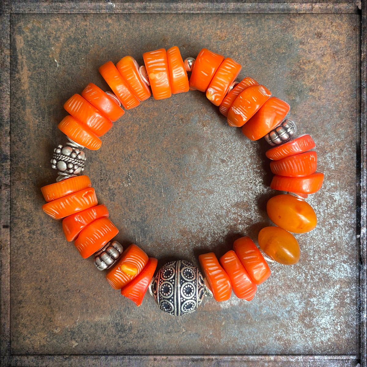 Armband Bambuskoralle Orange Coral Resinperlen 925 Sterling Silber Dehnbar Unikat 
