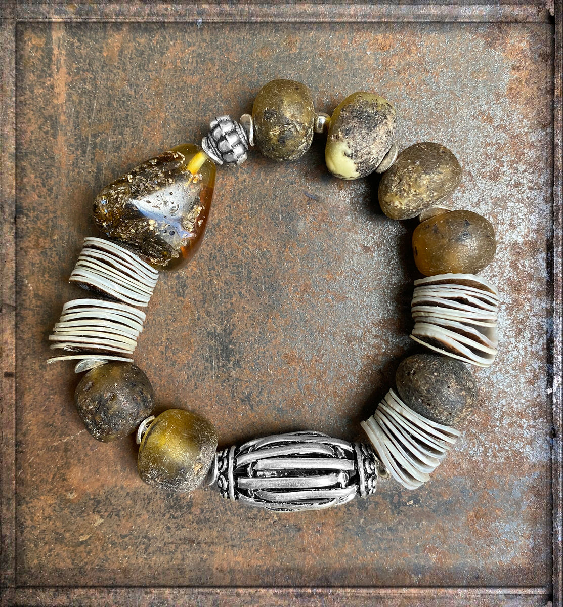 Ethno Boho Armband Bernstein Matt Muschelscheiben Naturfarbe Sterling Silber Dehnbar Unikat