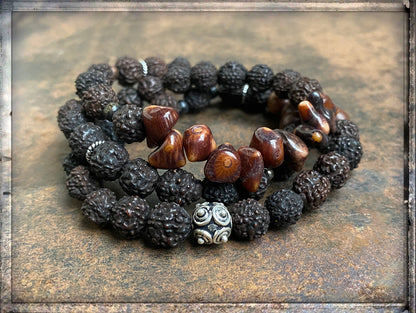 Ethno Boho Armband Dreireihig Rudraksha-Perlen Bodhi-Samen Bambuskoralle Holzperlen Silber Dehnbar Unisex Unikat