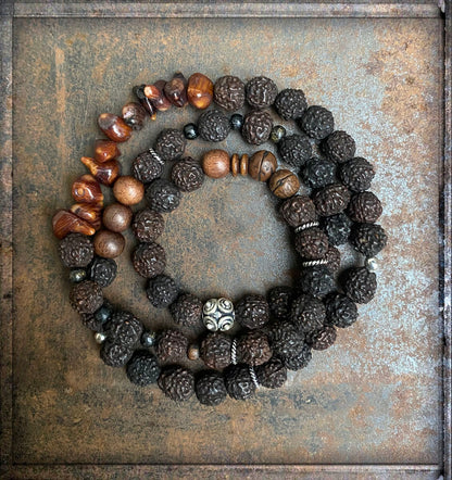 Ethno Boho Armband Dreireihig Rudraksha-Perlen Bodhi-Samen Bambuskoralle Holzperlen 925 Silber Dehnbar Unisex Unikat