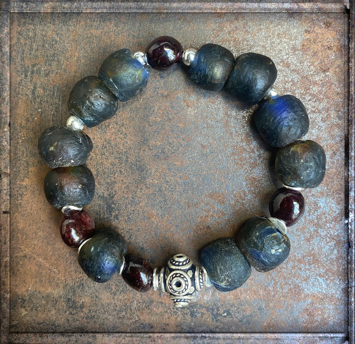 Ethno Boho Armband Granat Tribal Glasperlen Braun 925 Silber Dehnbar Unisex Unikat