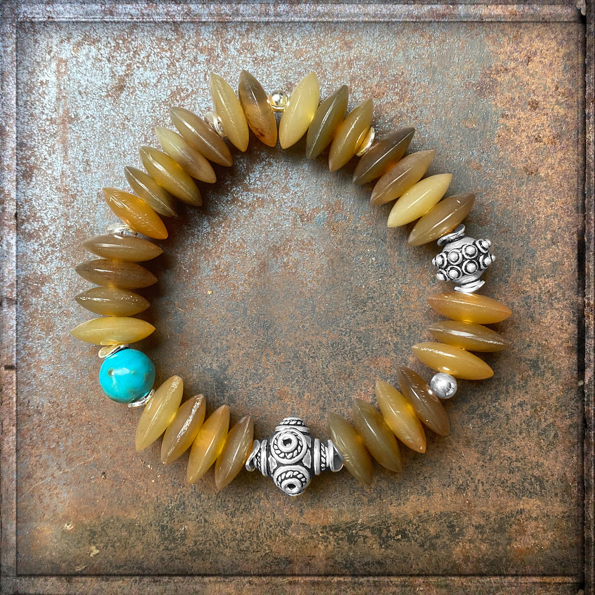 Ethno Boho Armband Hornscheiben Howlith 925 Silber Dehnbar Unisex Unikat