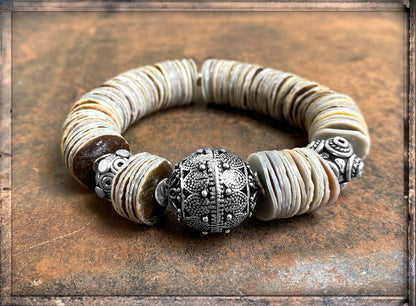 Ethno Boho Armband Muschelscheiben Naturfarben 15 mm Breit Sterling Silber Dehnbar Unikat