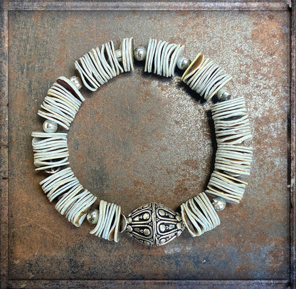 Armband Muschelscheiben Naturfarben Ethno Boho Sterling Silber Dehnbar Unikat